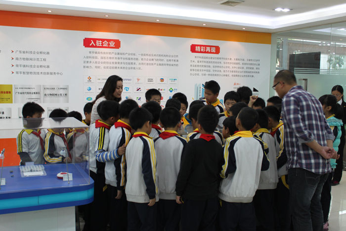 常平鎮(zhèn)青少年科技活動(dòng)周，板石小學(xué)師生到常平科技園參觀