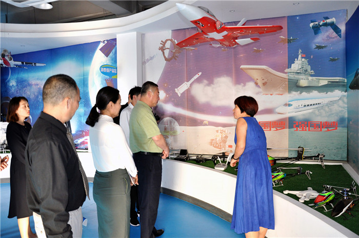 江蘇省泰州市新能源產業園區一行蒞臨東科集團參觀交流