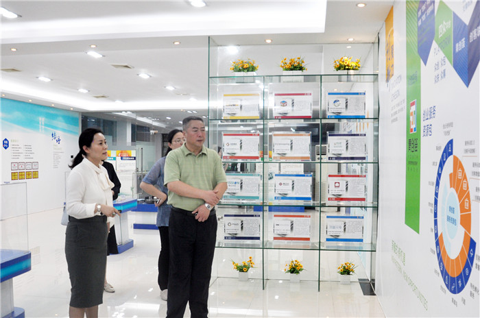 江蘇省泰州市新能源產業園區一行蒞臨東科集團參觀交流