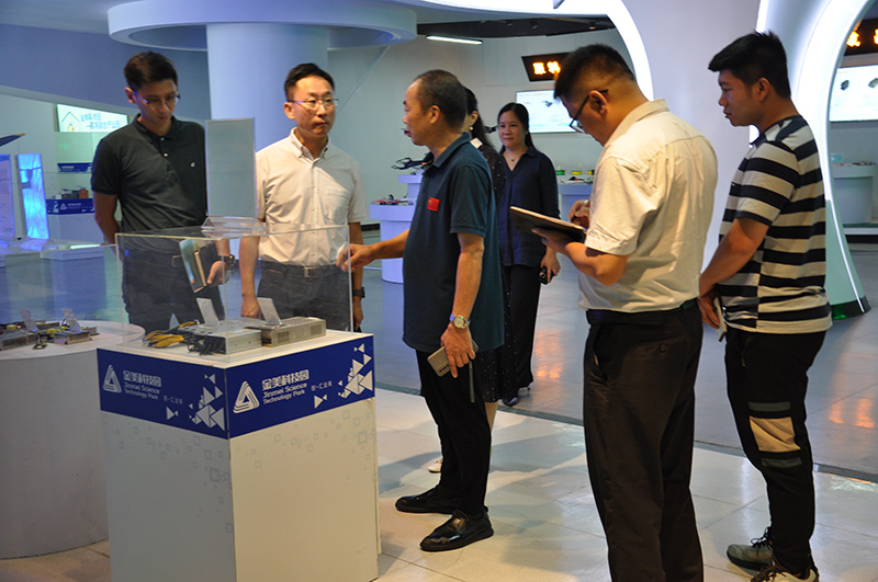 東莞市謝崗鎮(zhèn)委委員劉俊全一行蒞臨金美科技園參觀交流