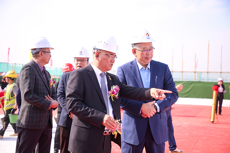 乘勢而上，喜封金頂｜東莞先進技術產業創新中心封頂儀式圓滿舉行！