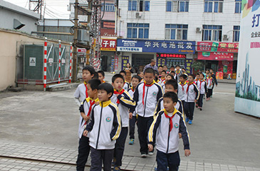 常平鎮(zhèn)青少年科技活動(dòng)周，板石小學(xué)師生到常平科技園參觀